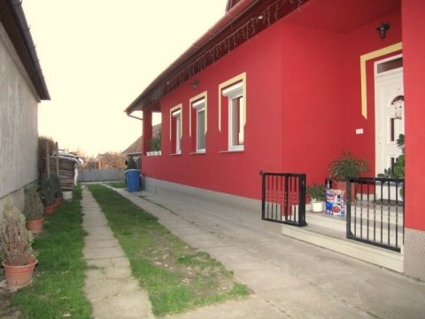Modern, 2 generációs családi ház ingatlanok