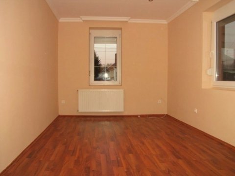 Modern, 2 generációs családi ház ingatlanok